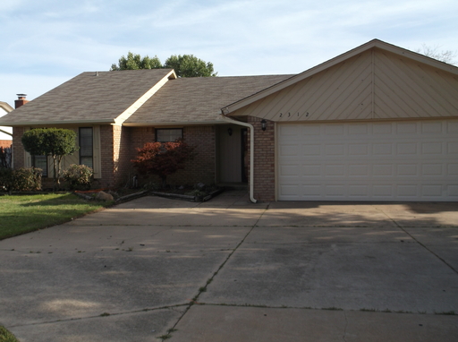 Nice 3 bed, 1 3/4 baths, 2 car garage – photo 1