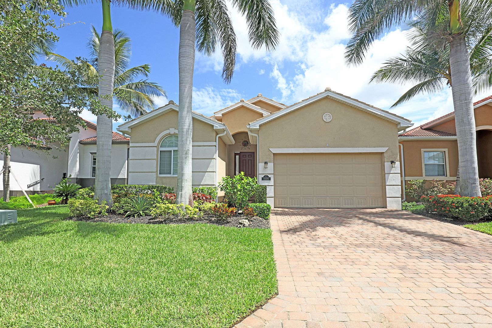 Fort Myers House: 8100 Banyan Breeze Way