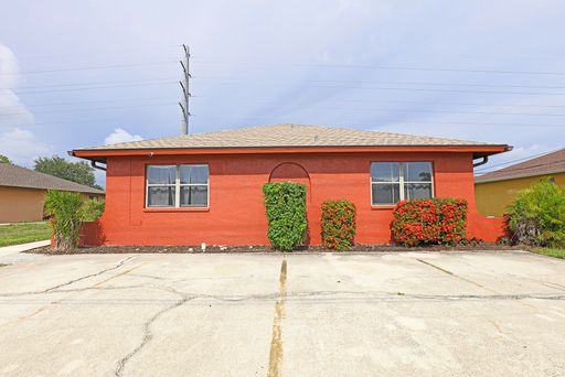 Pets Welcome! Move-In Ready with Screened Lanai, No Carpet – photo 1