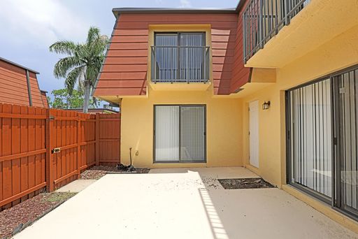 Pet Friendly Townhome – photo 1