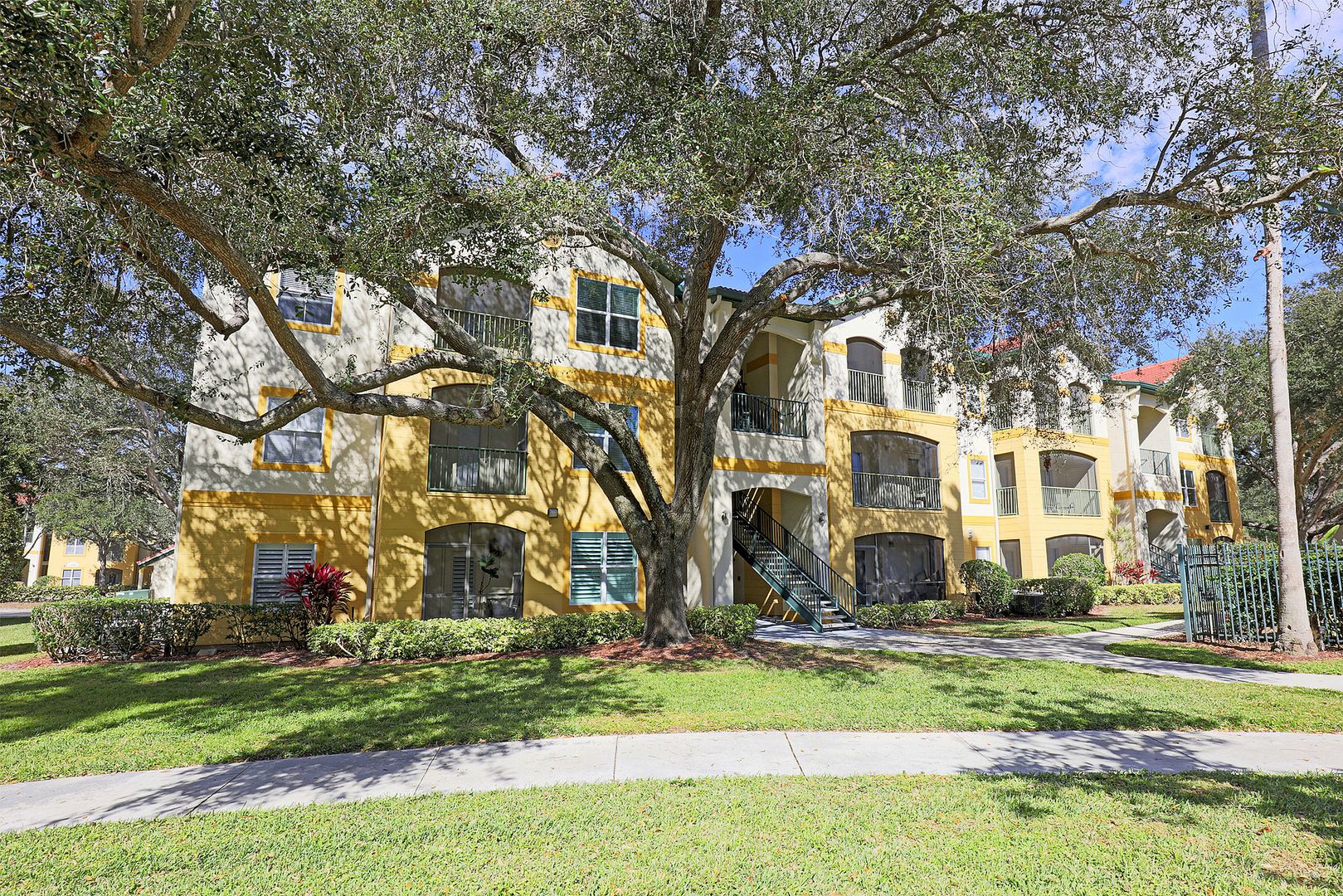 Fort Myers Apartment: 11511 Villa Grand