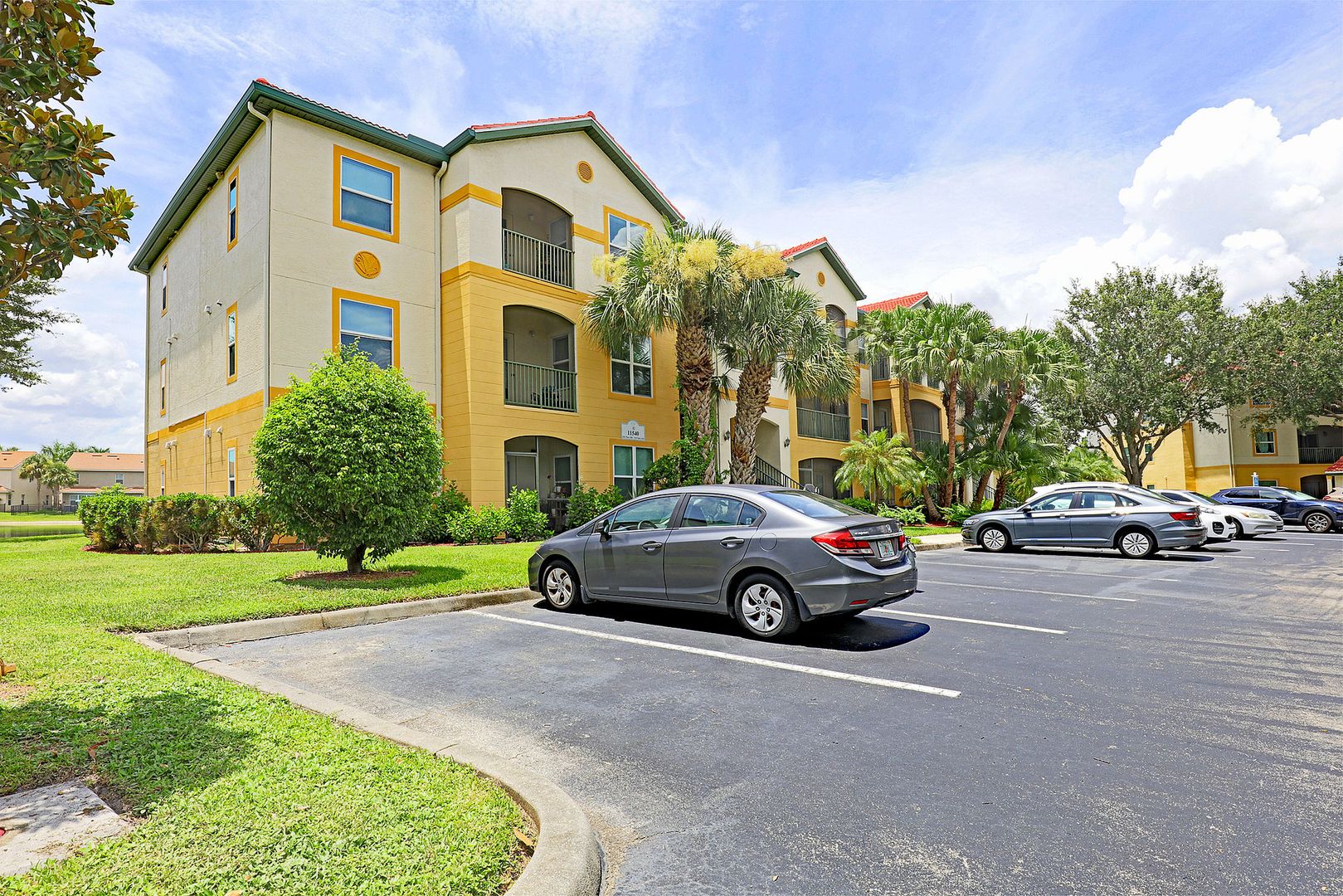 Fort Myers Apartment: 11540 Villa Grand 1207