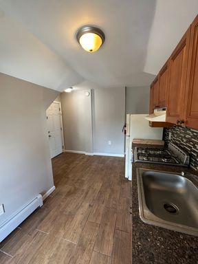 FOR RENT –1-bedroom rental available at 194 East 4th St. Se habla español