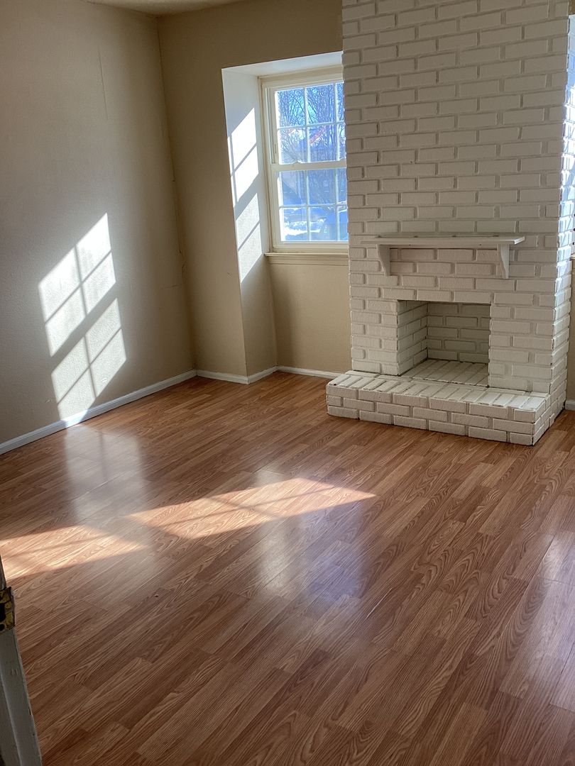 Brick Townhome: 213 Briar Mills Drive