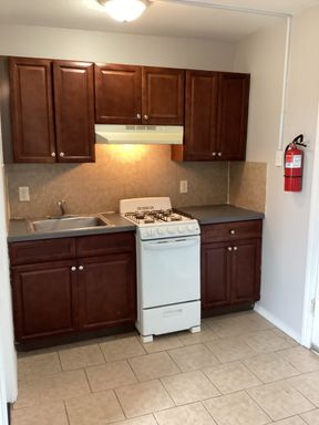 For Rent / En Alquiler 1 Bedroom Apartment East 5th St Lakewood