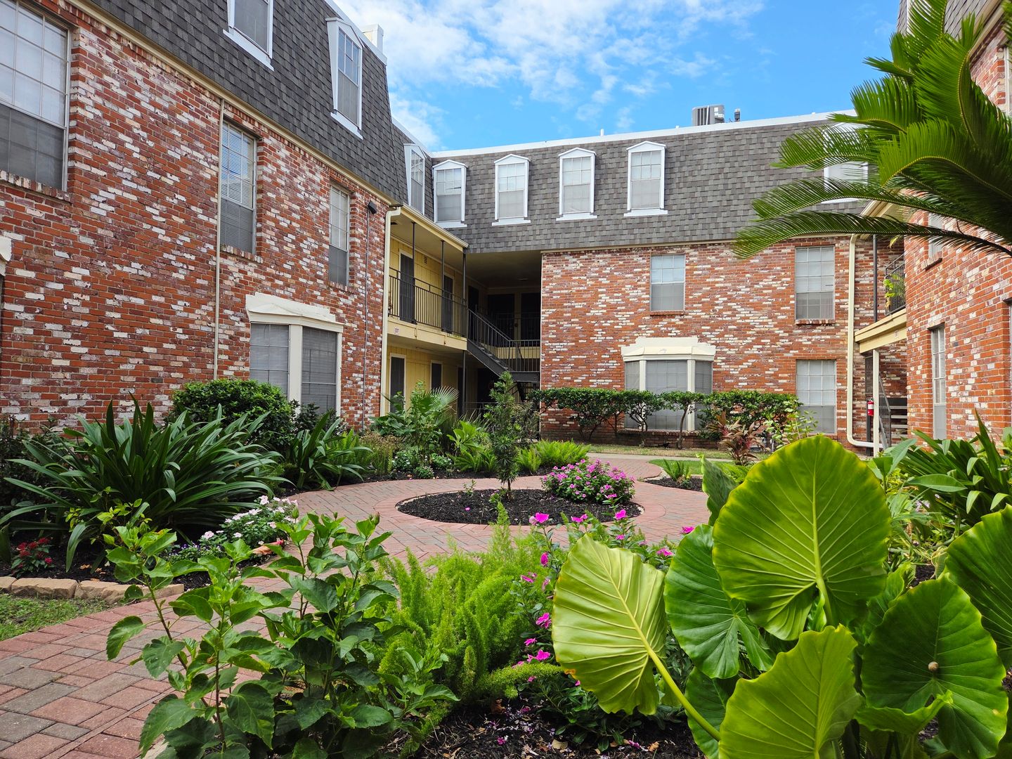 Galveston Apartment: 217 Church St