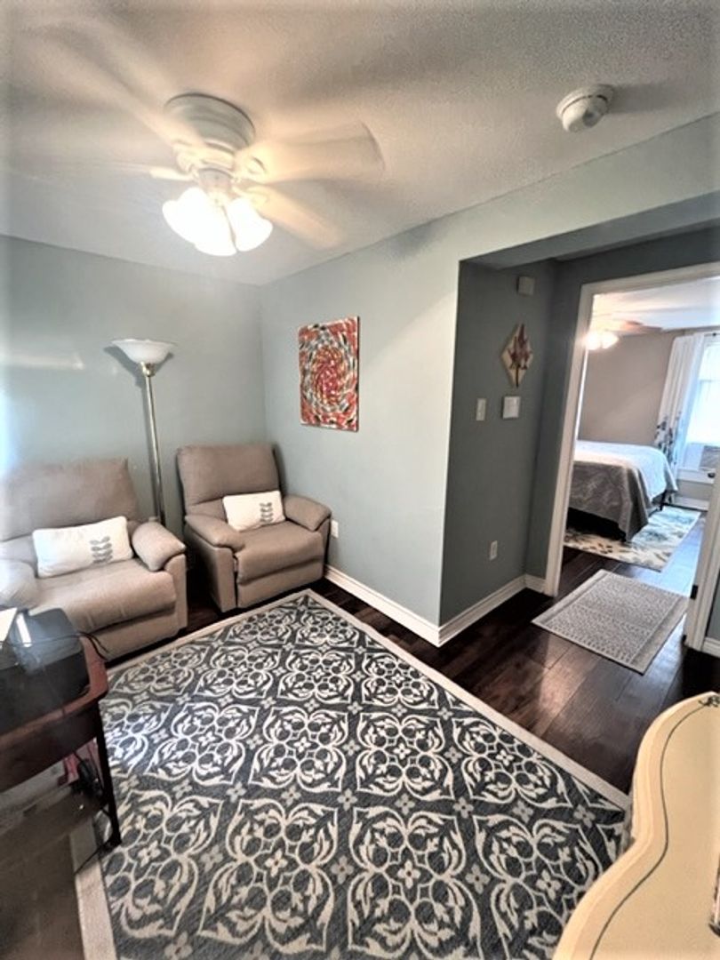 Galveston Apartment: 1012 20th St