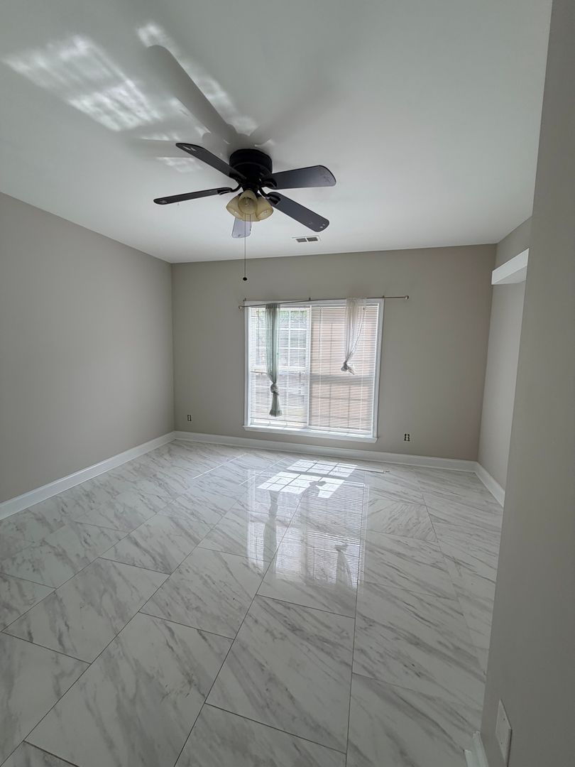 Dacula House: 455 Roland Manor