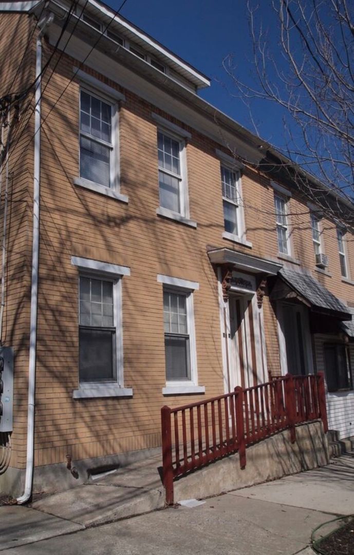 Bethlehem Apartment: 717 Center St