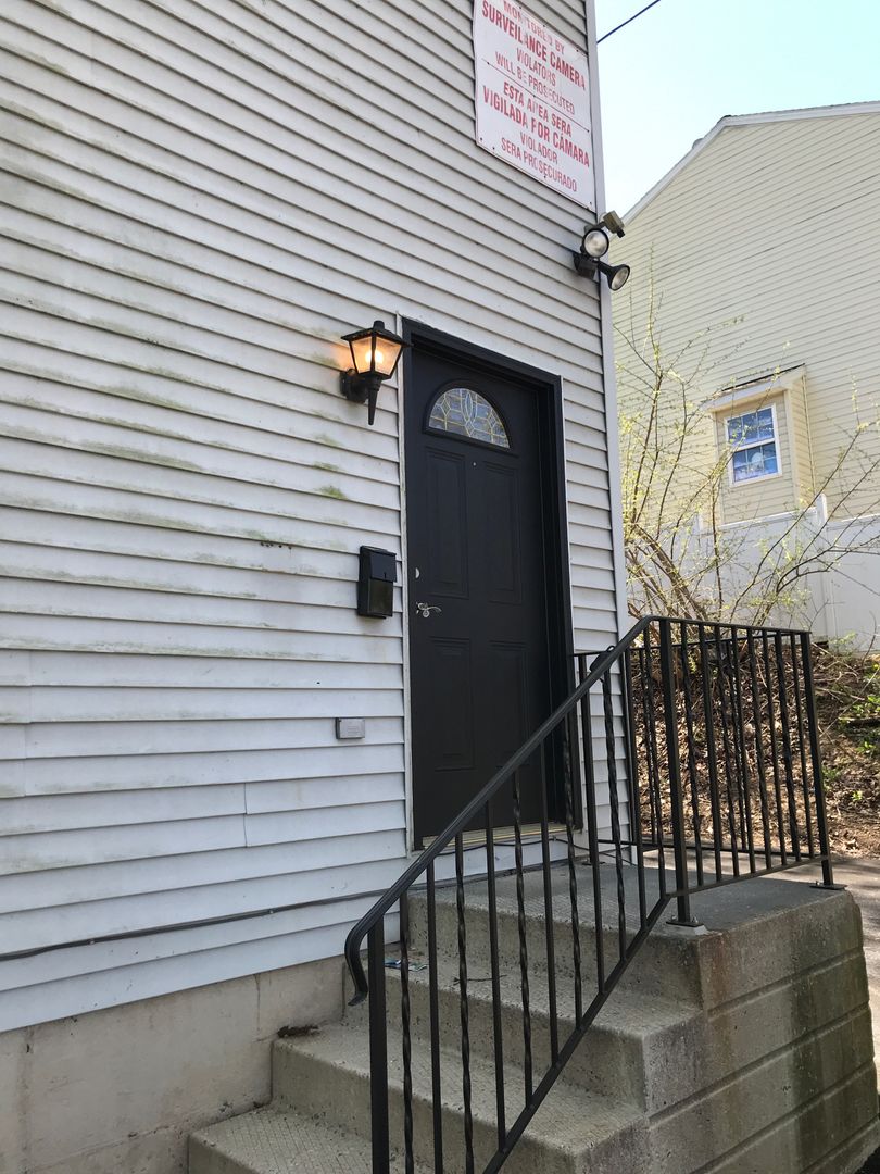 Bethlehem Apartment: 1538 E. 8th Street