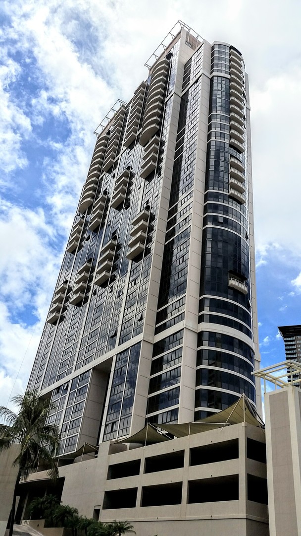 Honolulu Apartment: 600 Queen Street Unit 4003