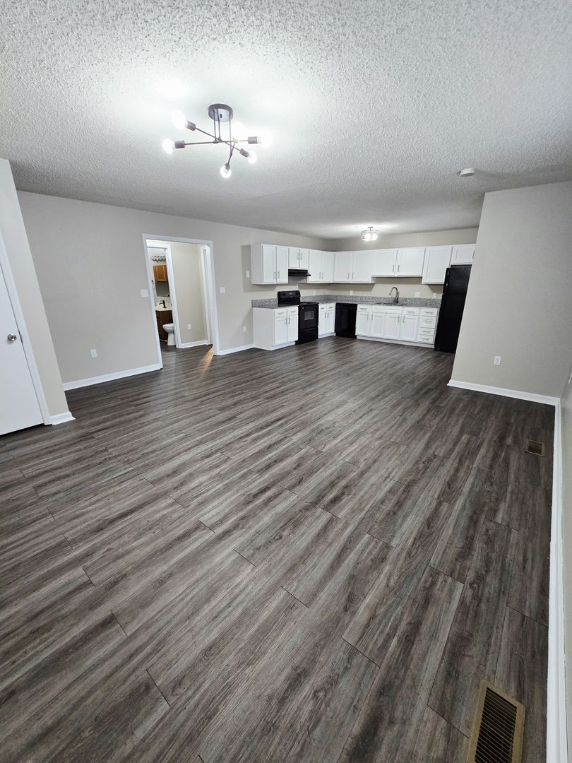 Kingsport Apartment: 900 Cooks Valley Rd.