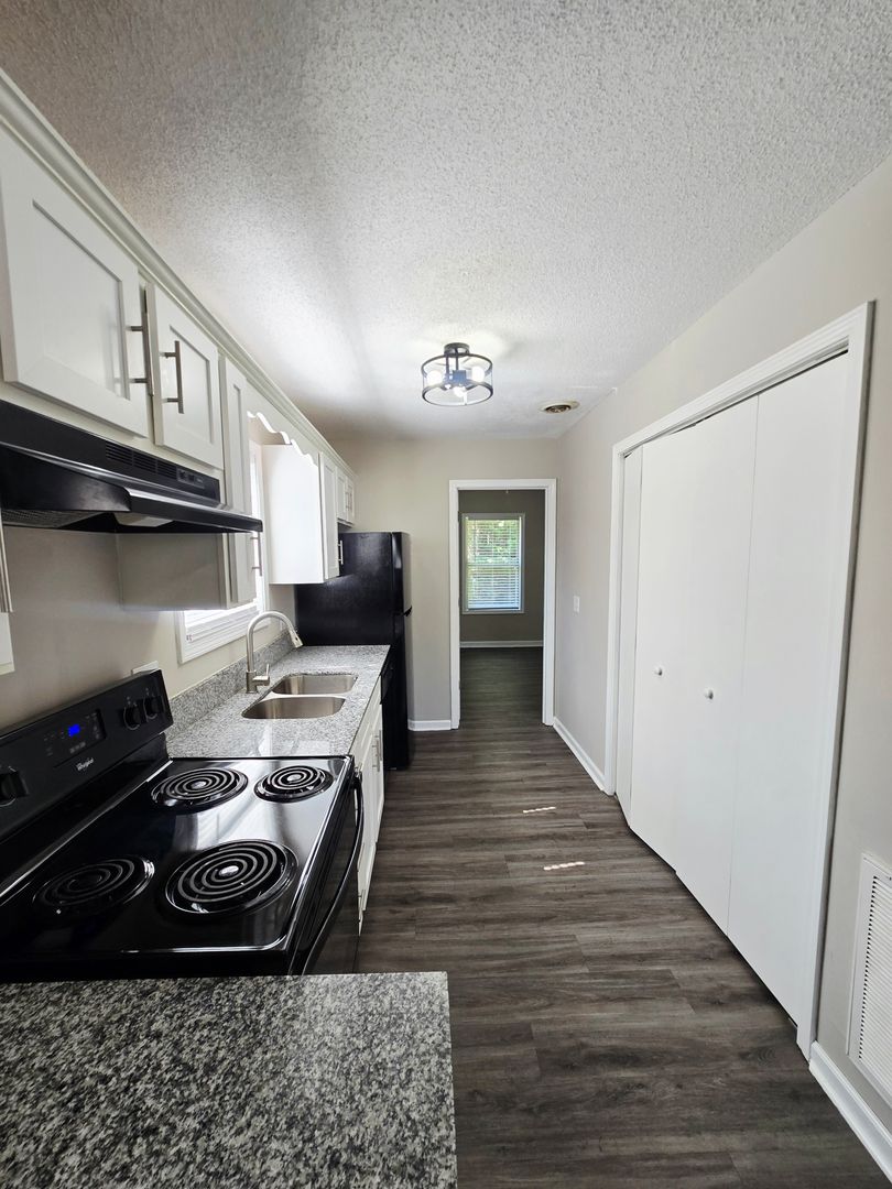 Kingsport Apartment: 900 Cooks Valley Rd.