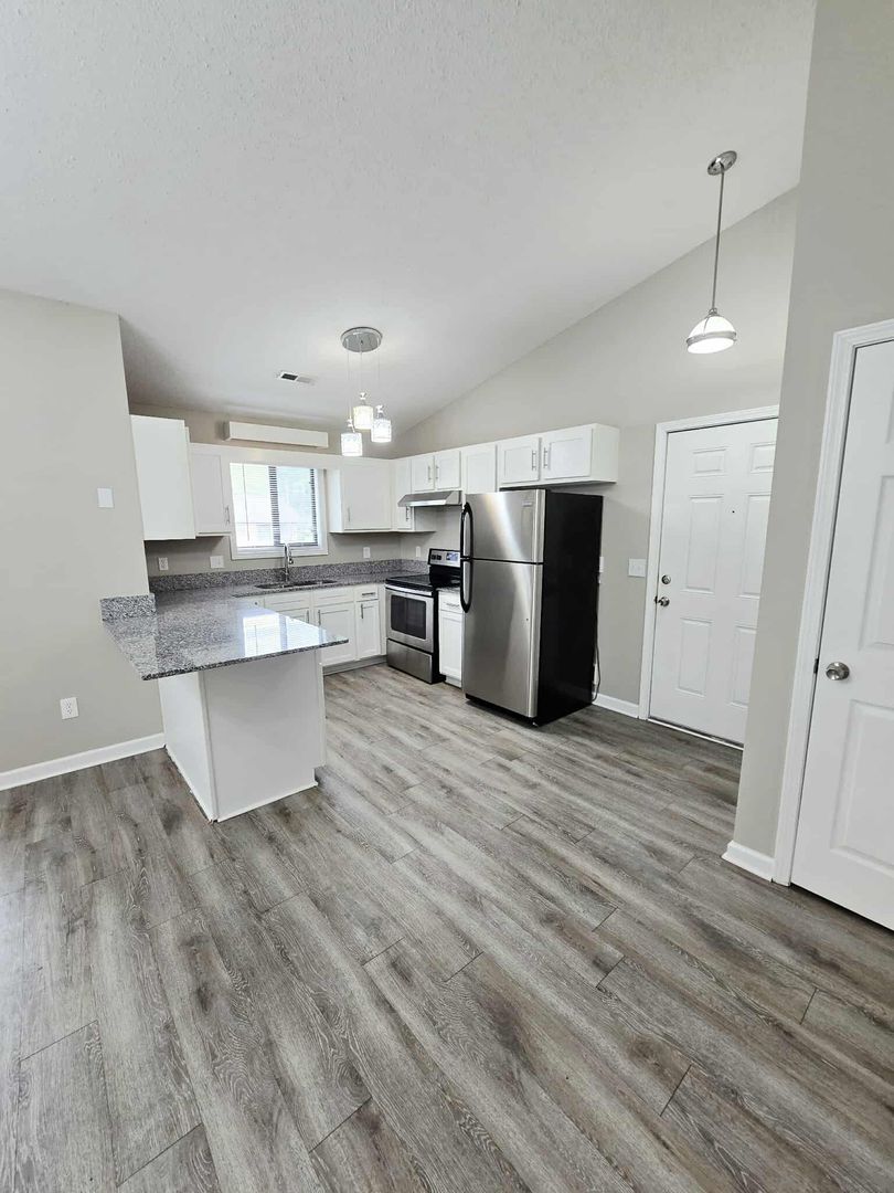 Kingsport Apartment: 900 Cooks Valley Rd.