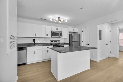 Large 2 Bedroom with Den 's Image