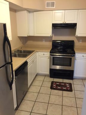 Large 2 Bedroom - Washer/Dryer INCLUDED!'s Image