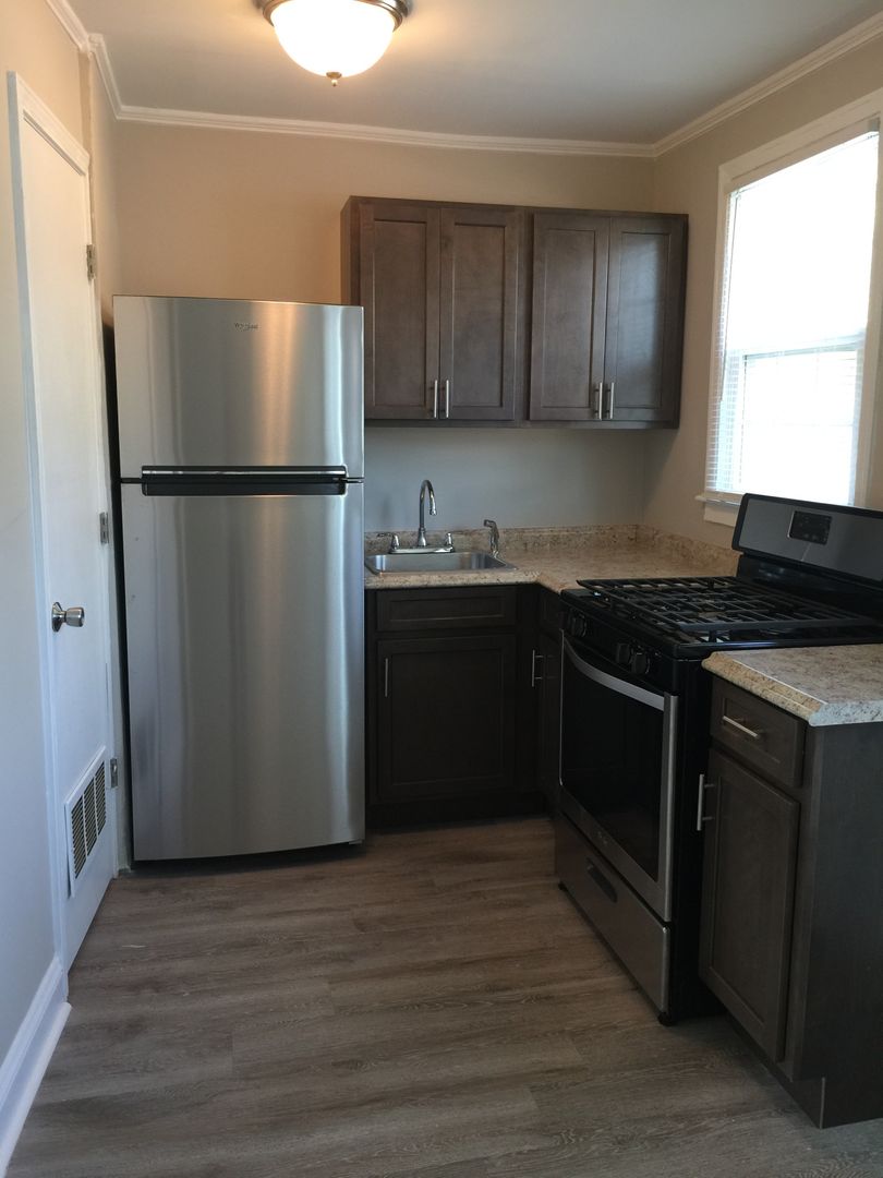 Paducah Apartment: 710 Lone Oak Rd