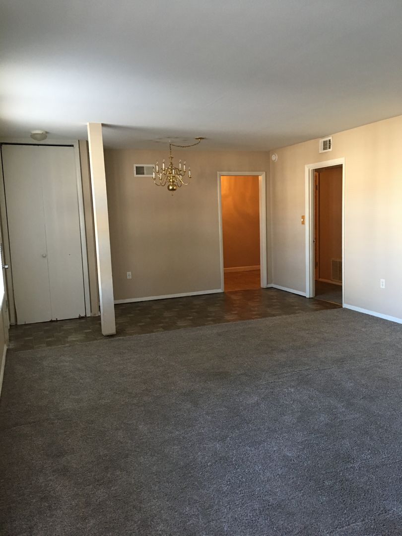 Paducah Apartment: 2991 Clay St