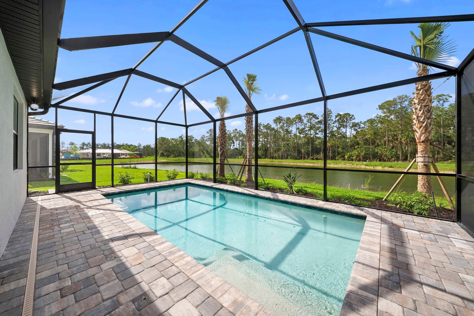 Naples House: 2139 Freemont Way
