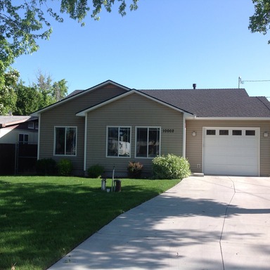 Charming 2 Bedroom, 2 Bathroom Home with Attached Garage. Newer flooring and paint. – photo 1