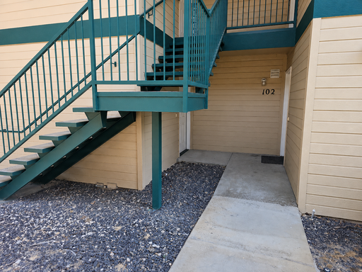 2 bedroom 2 bath bottom apartment in fabulous location! – photo 1