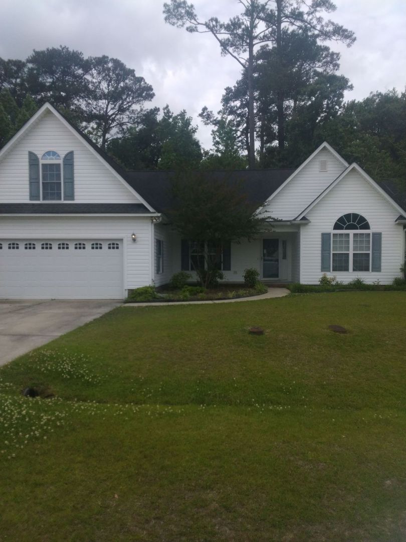 New Bern House: 408 Sweet Gum Way