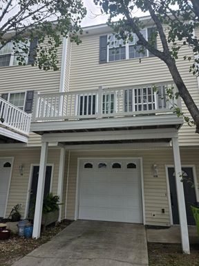 3 Bedroom, 3 Bath Unit. Townhouse with Garage. – photo 1