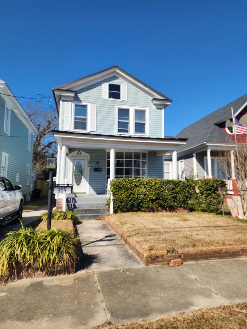 New Bern House: 304 Avenue A