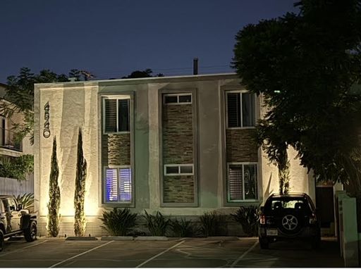 Beautifully upgraded 2+1 in University Heights first floor corner unit .Ask about our move in special – photo 1