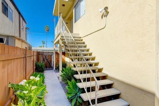 Gorgeous Normal Heights upstairs 2 bedroom/1 bath unit! – photo 1