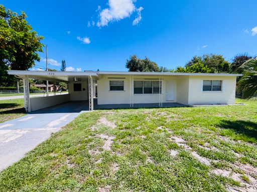 2 Bedroom 1 Bath - Minutes away from Downtown Fort Pierce