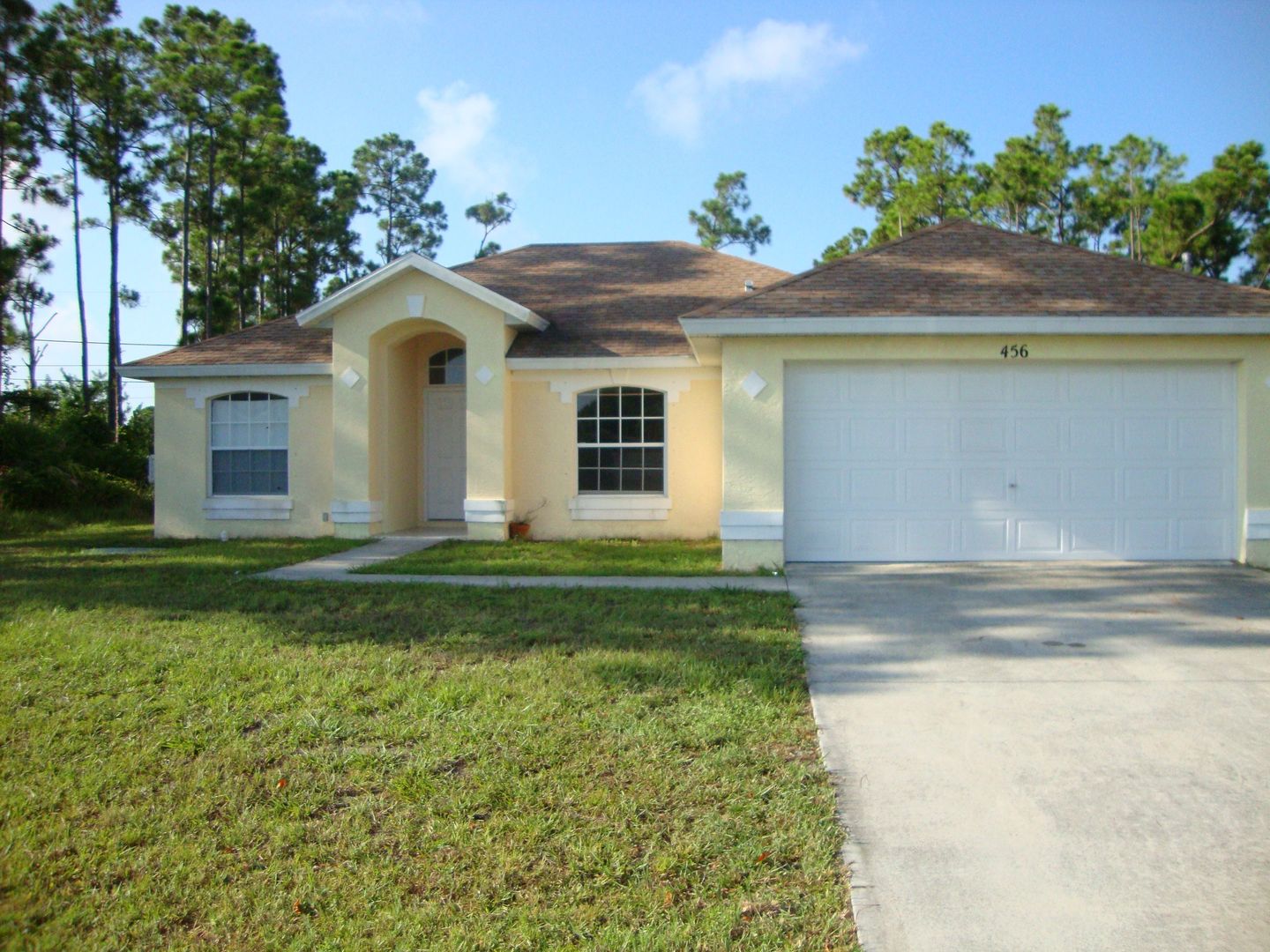 Port St Lucie House: 456 SW Prado Avenue