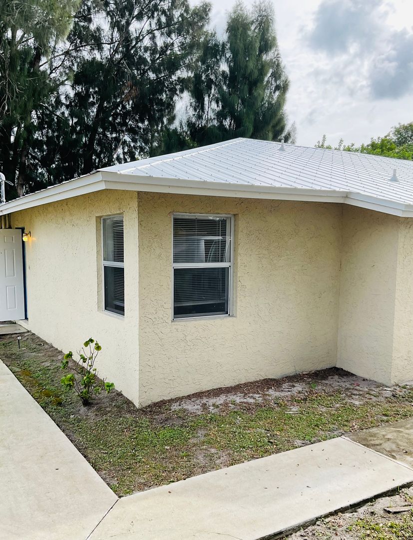 Fort Pierce House: 402 S 14th Street, Unit A