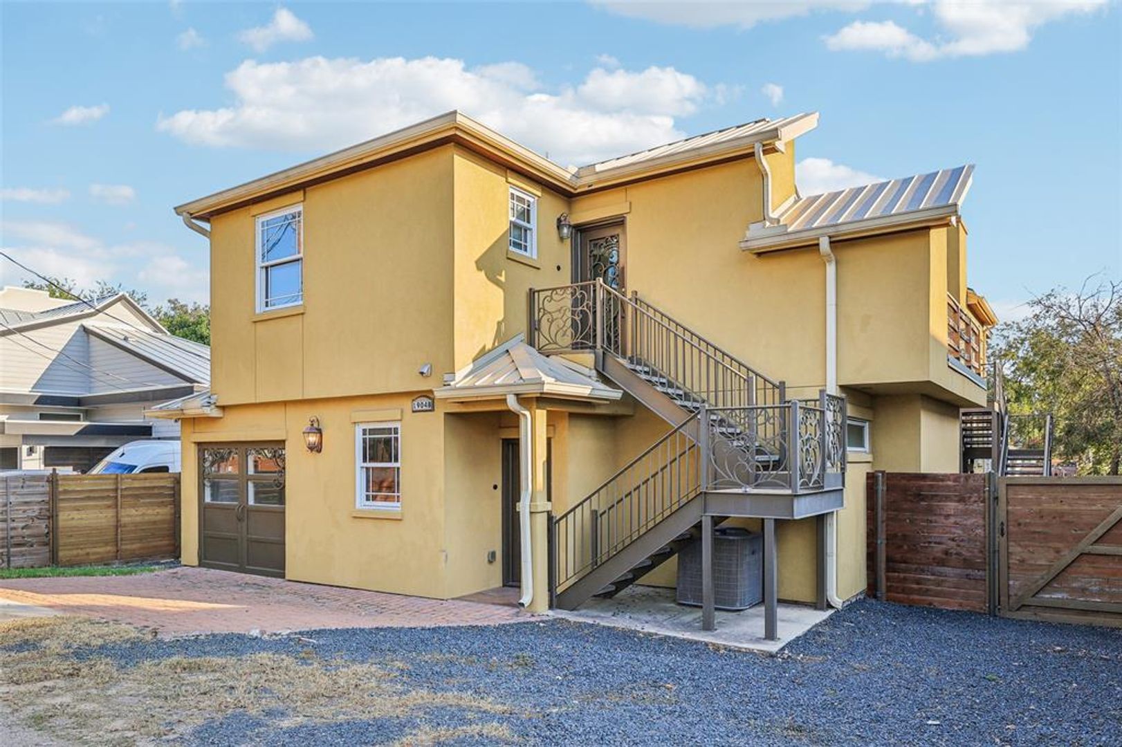 1 bedroom In Unique Duplex East of Downtown