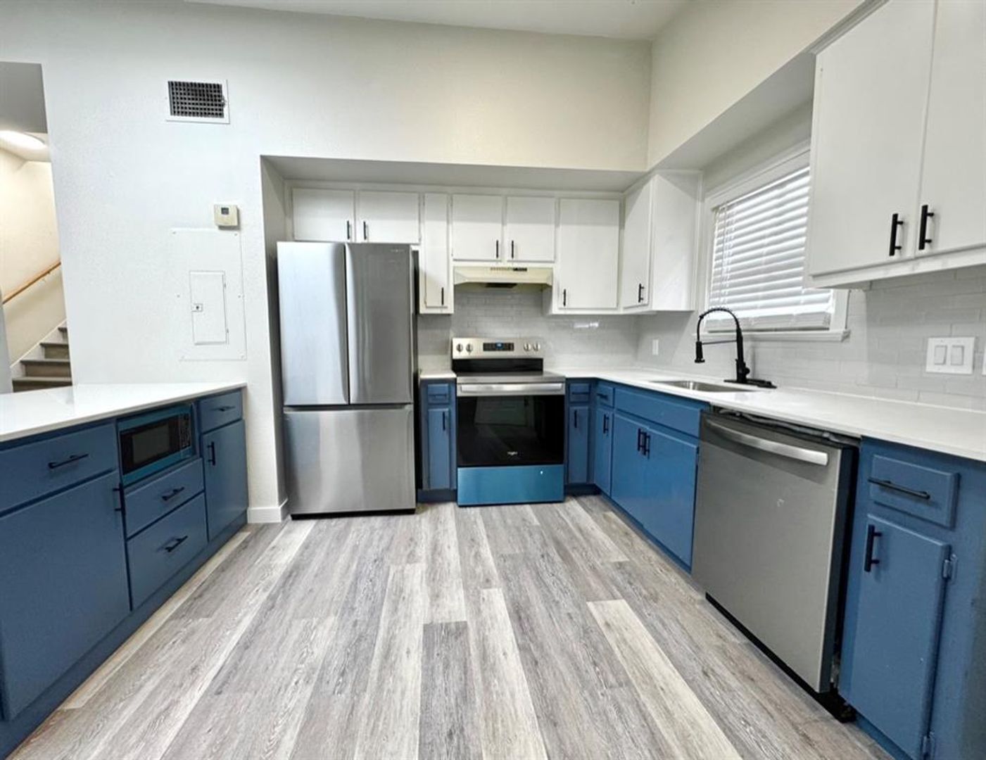 10 Bedroom 7 Bath Walking To Campus 4 of 8