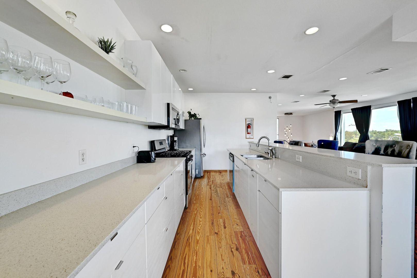 605 W. 29th 1/2 9 of 12