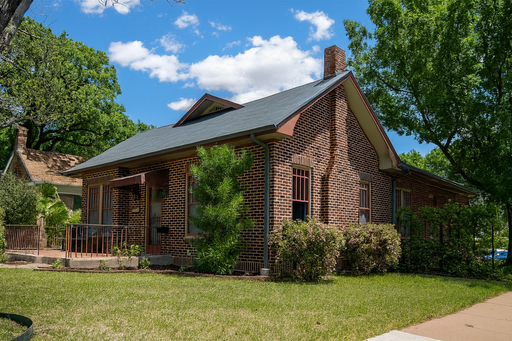 1115 W 22 1/2 st - Best located house in West Campus, 7 large bedrooms open floorplan. – photo 1