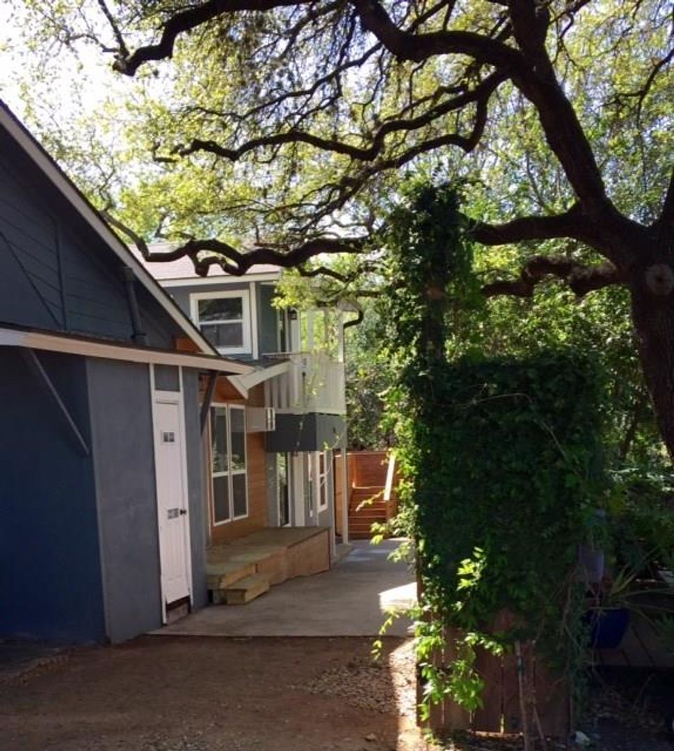 Austin Multiplex: 1810 Newton St