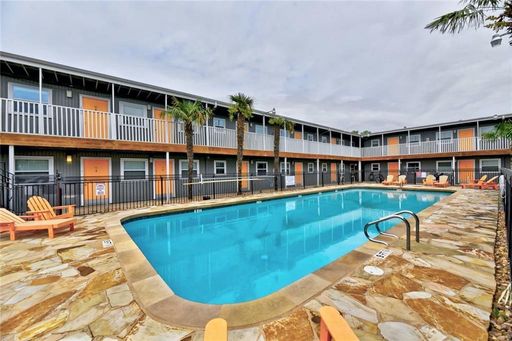 2401 Manor Rd Unit 102 – photo 1