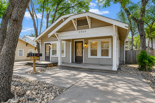 2904 Pearl Unit B - Spacious 1 bed 1 bath in top location. – photo 1