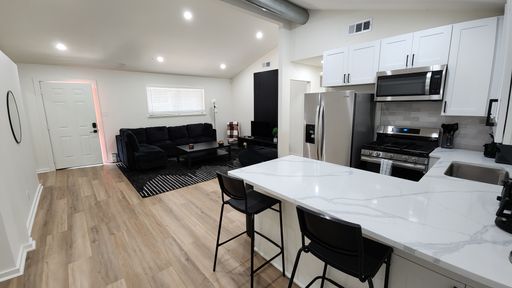 1911 David St - Fully updated 6 bed house!!! – photo 1