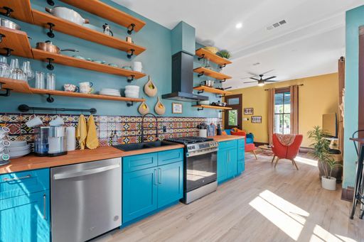 Spacious custom design 2 bed 1 bath Apartment for rent 709 W 14th st. – photo 1