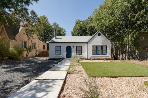 403 E. 32nd St. - Amazing Remodeled 5X3 Home Walking Distance to UT! – photo 1