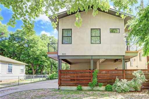 602 W North Loop #A - Spacious 5 bedroom 3 bath with jacuzzi and large balconies. – photo 1