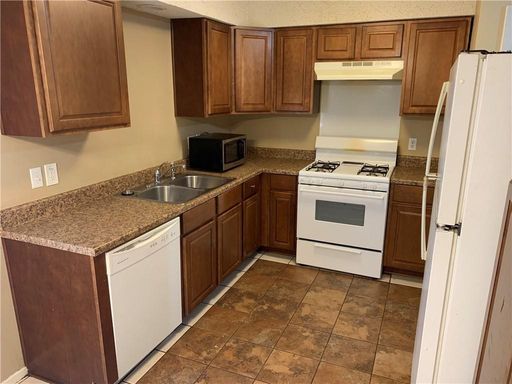 7208 Creekside Dr Unit A: Your Stylish Escape Right in Austin’s Freeway Triangle – photo 1