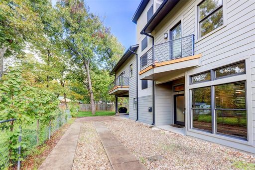 Spacious 5 Bedroom 3 full bath – photo 1