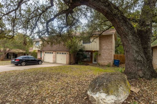 A 2 story spacious 2/1 with an attached garage and large fenced backyard. – photo 1
