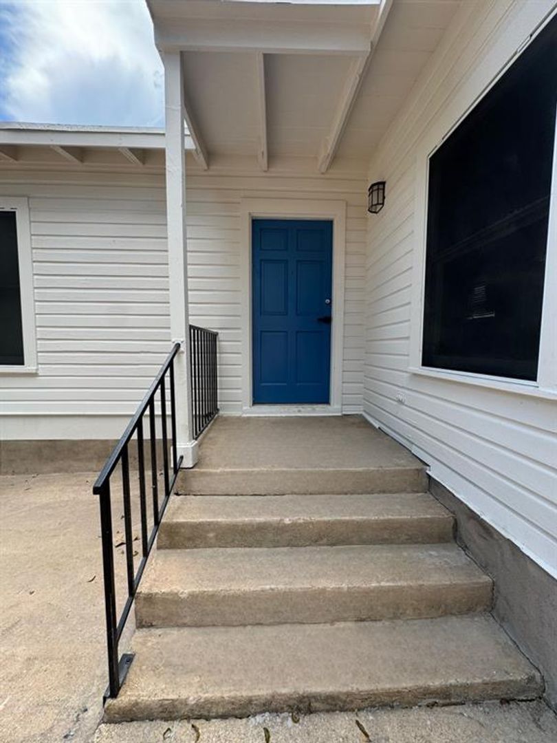 10 Bedroom 7 Bath Walking To Campus 2 of 8
