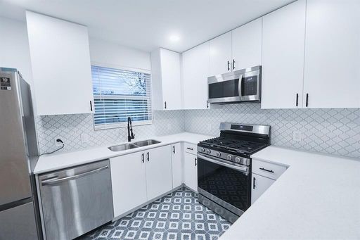 3300 Tom Green St Unit 6 – photo 1