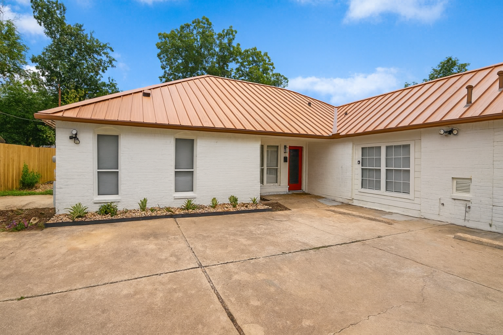 1005 W MLK - House